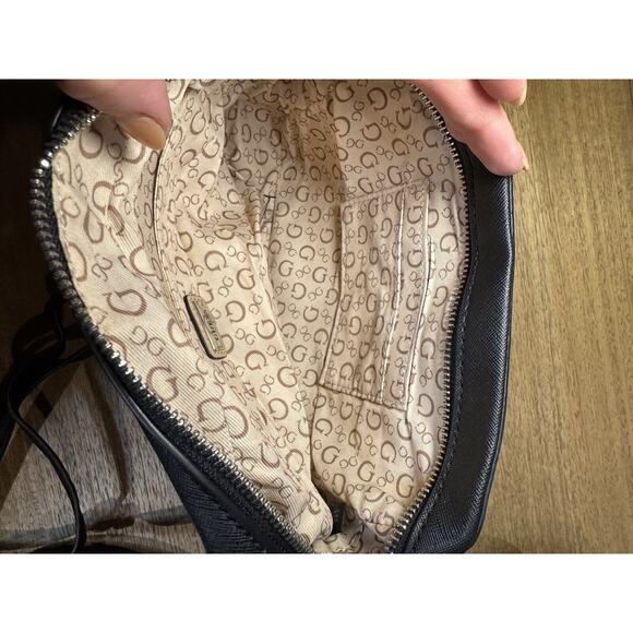 Vintage GUESS Black Leather Crossbody Bag Purse Messenger Silver Tone Hardware - Picture 6 of 10